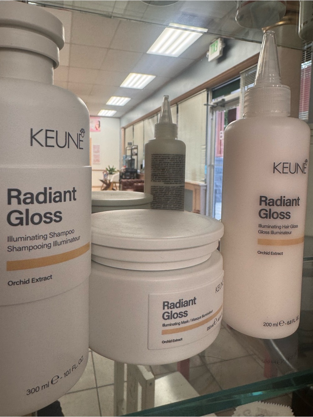 Radiant Gloss Illuminating Hair Set in White